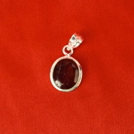 Gomed Diamond Cut Pendant