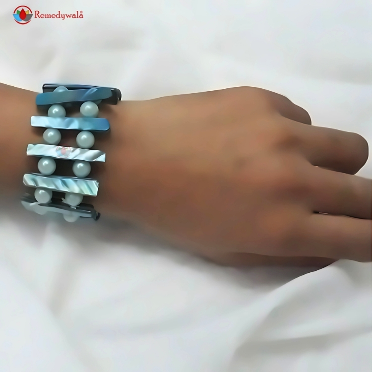 Dyed Mother of Pearl Chunky Bright Blue Bracelet - Image 2