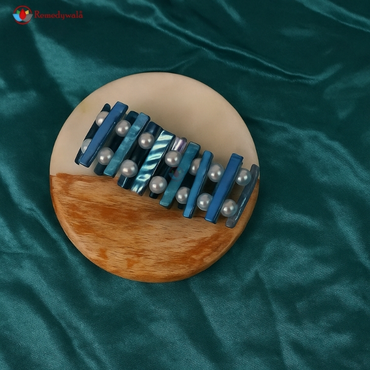 Dyed Mother of Pearl Chunky Bright Blue Bracelet - Image 4