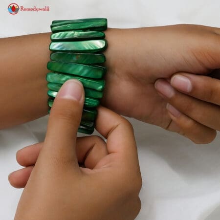 Green Mother of Pearl Shell Stretch Bracelet