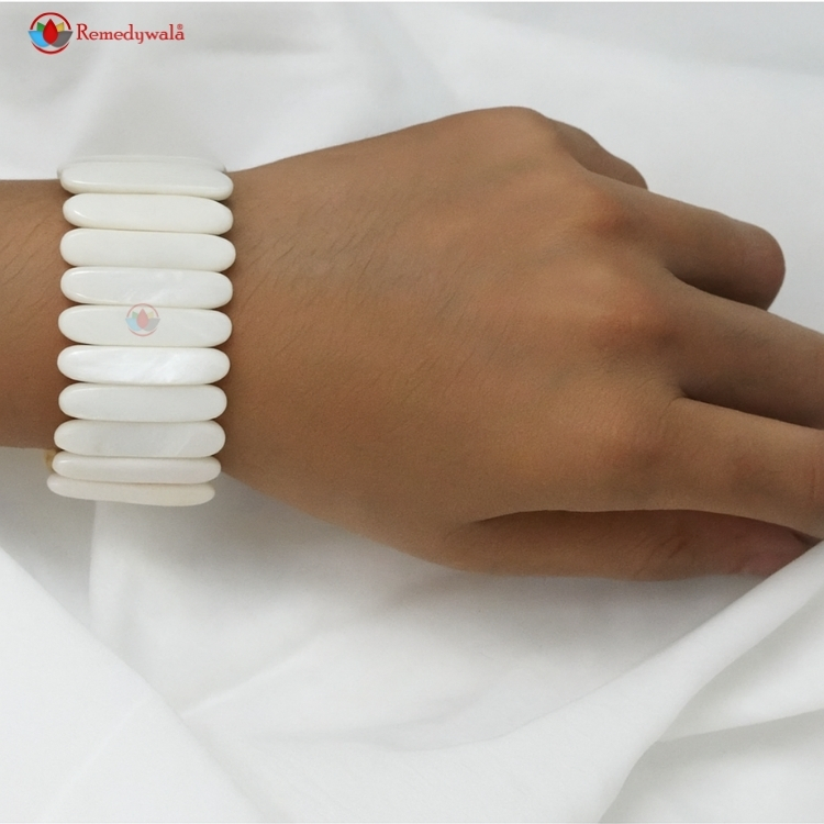 White Mother of Pearl Elastic Bracelet - Image 3