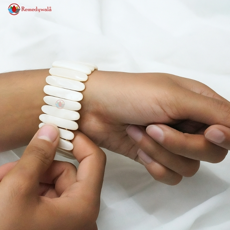 White Mother of Pearl Elastic Bracelet